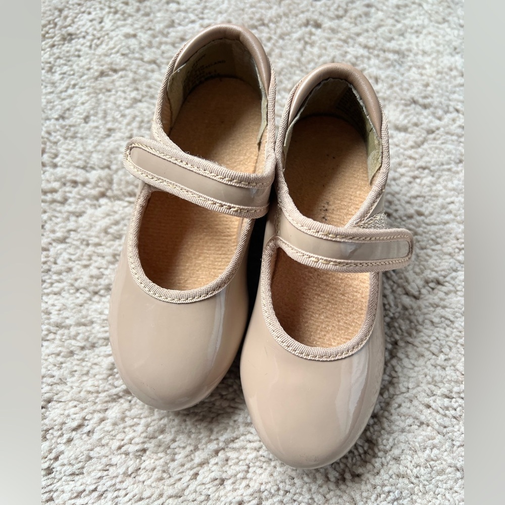 Weissman toddler beige tap shoes size 8.